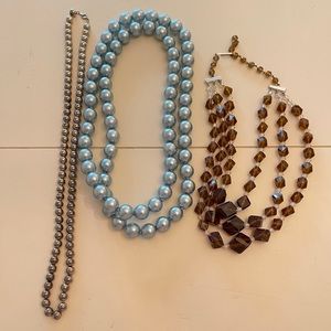 Collection of vintage necklace’s